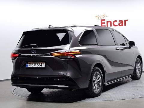 2023 Toyota Sienna с пробегом 81 160 км