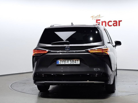 2023 Toyota Sienna с пробегом 81 160 км