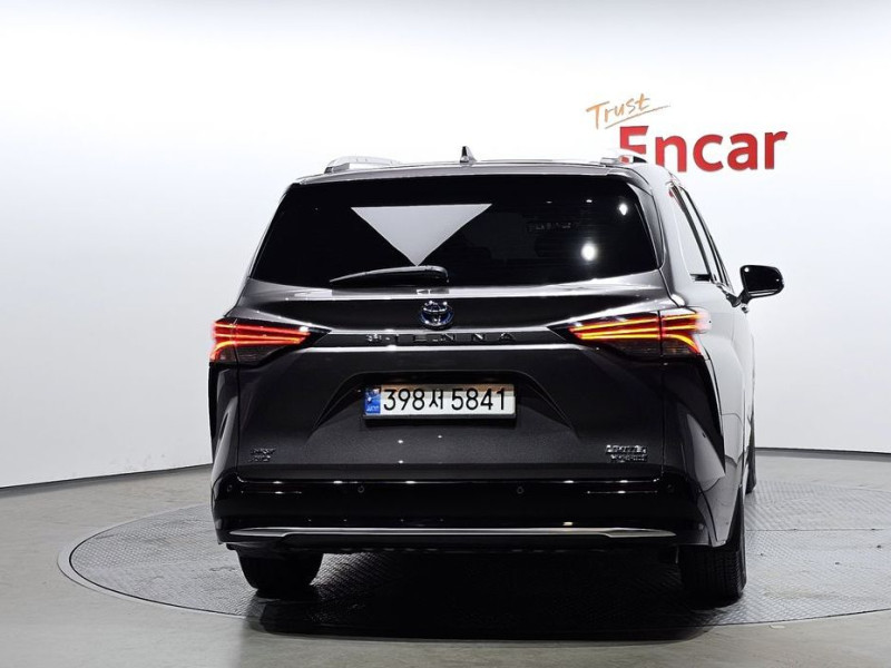 2023 Toyota Sienna с пробегом 81 160 км