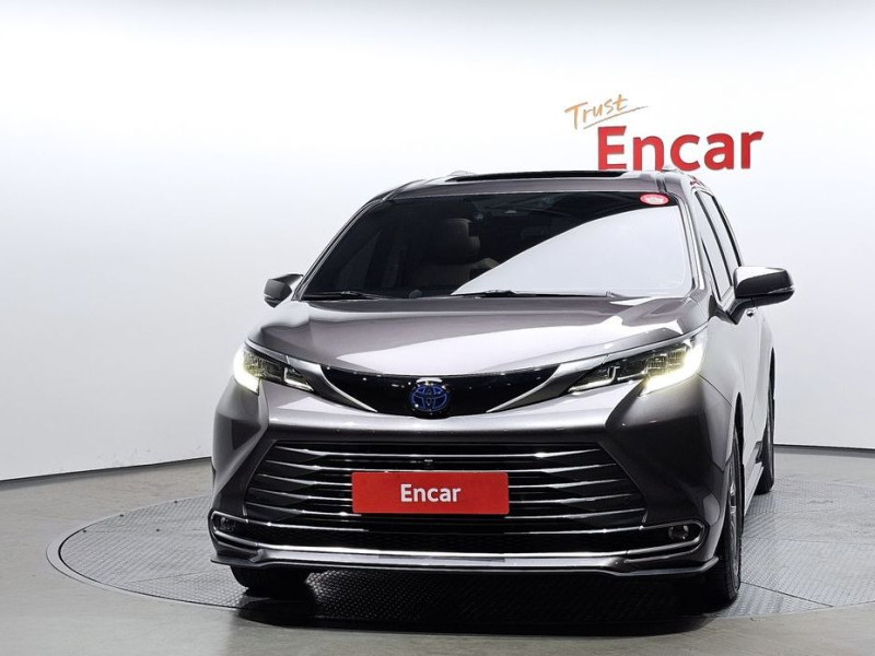 2023 Toyota Sienna с пробегом 81 160 км