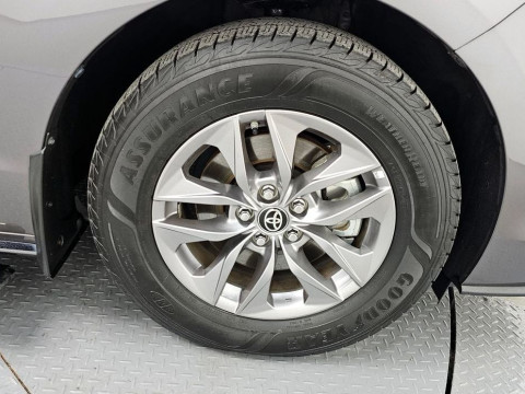 2023 Toyota Sienna с пробегом 81 160 км