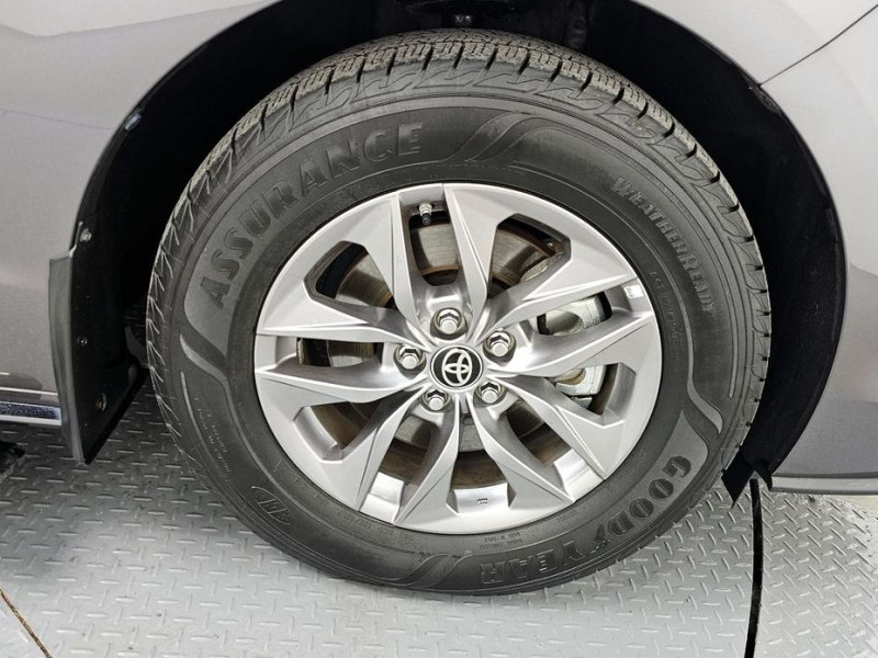 2023 Toyota Sienna с пробегом 81 160 км