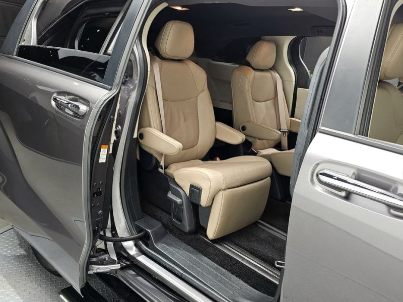 2023 Toyota Sienna с пробегом 81 160 км