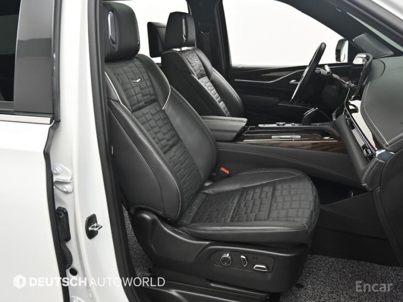 2023 Cadillac Escalade с пробегом 17 218 км