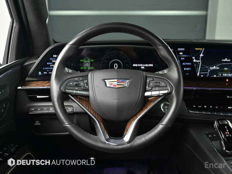 2023 Cadillac Escalade с пробегом 17 218 км