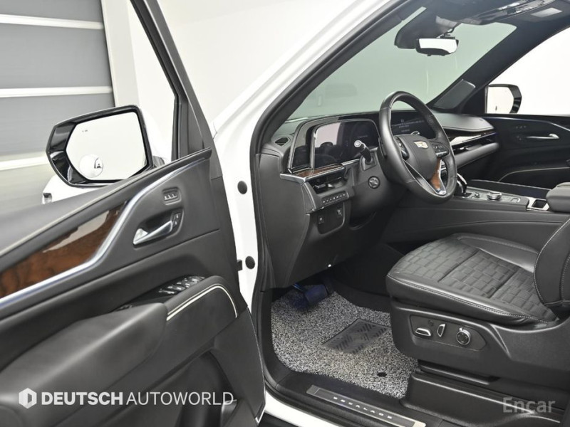 2023 Cadillac Escalade с пробегом 17 218 км