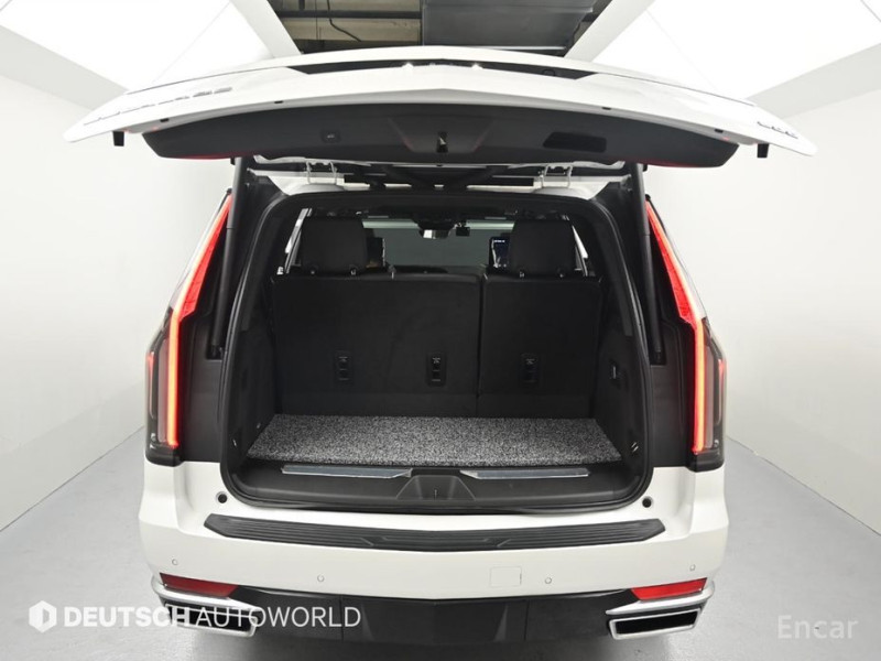 2023 Cadillac Escalade с пробегом 17 218 км