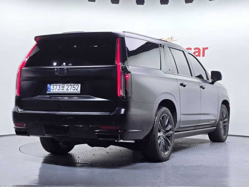 2023 Cadillac Escalade с пробегом 26 633 км