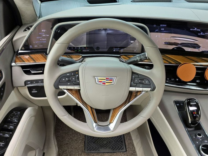 2023 Cadillac Escalade с пробегом 26 633 км