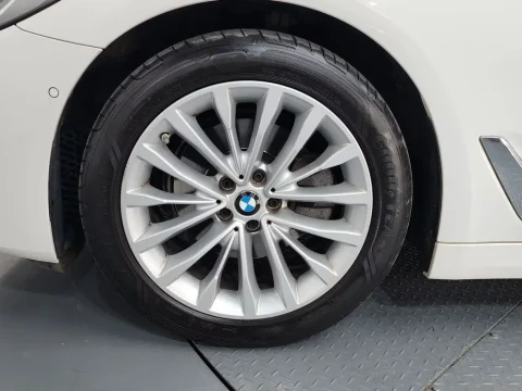 2022 BMW 5 серии с пробегом 43 668 км