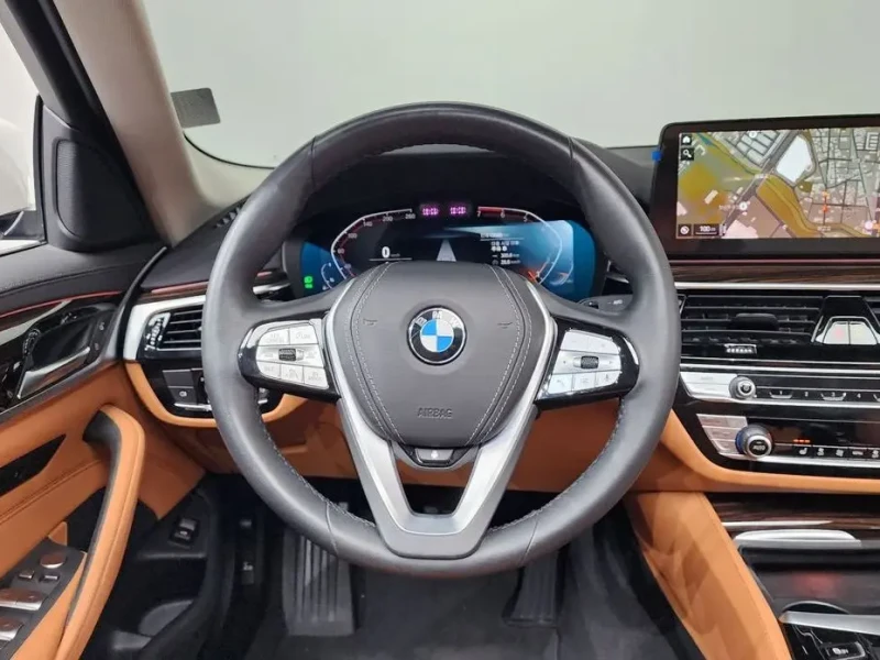 2022 BMW 5 серии с пробегом 43 668 км