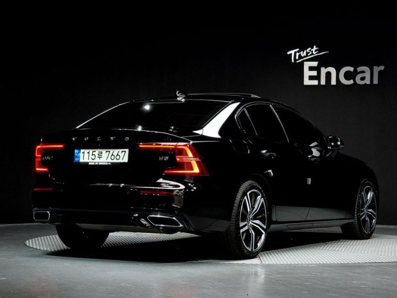 2022 Volvo S60 с пробегом 55 905 км