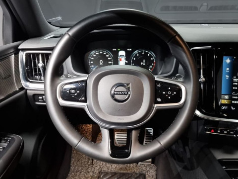 2022 Volvo S60 с пробегом 55 905 км