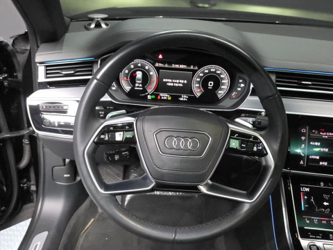 2023 Audi A8 с пробегом 19 436 км