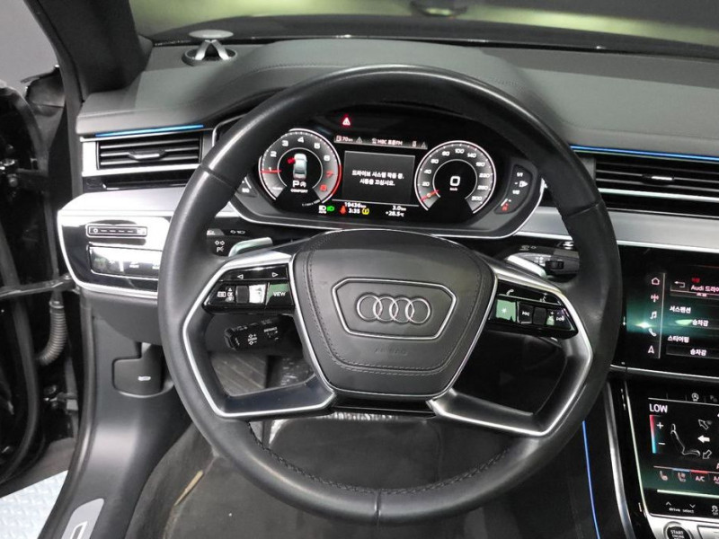 2023 Audi A8 с пробегом 19 436 км