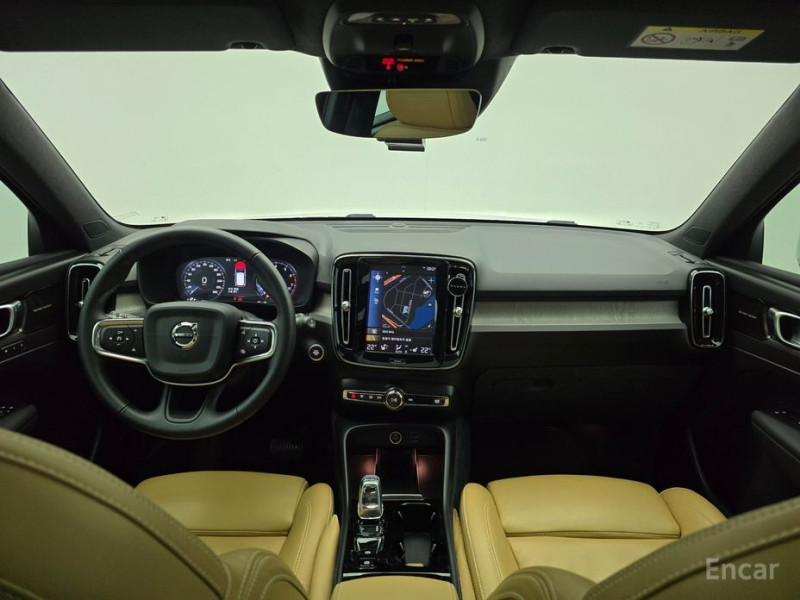 2020 Volvo XC40 с пробегом 72 068 км