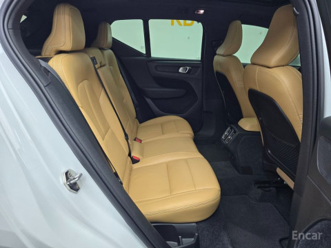 2020 Volvo XC40 с пробегом 72 068 км