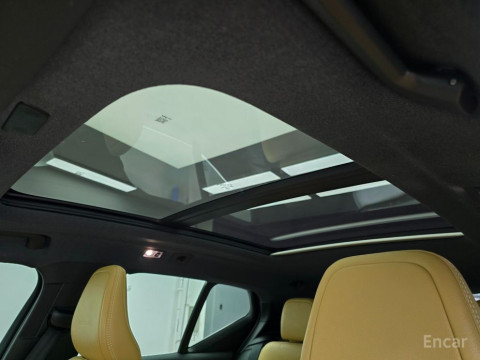 2020 Volvo XC40 с пробегом 72 068 км