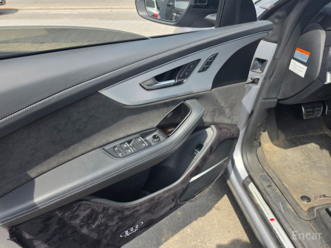 2021 Audi Q8 с пробегом 71 472 км