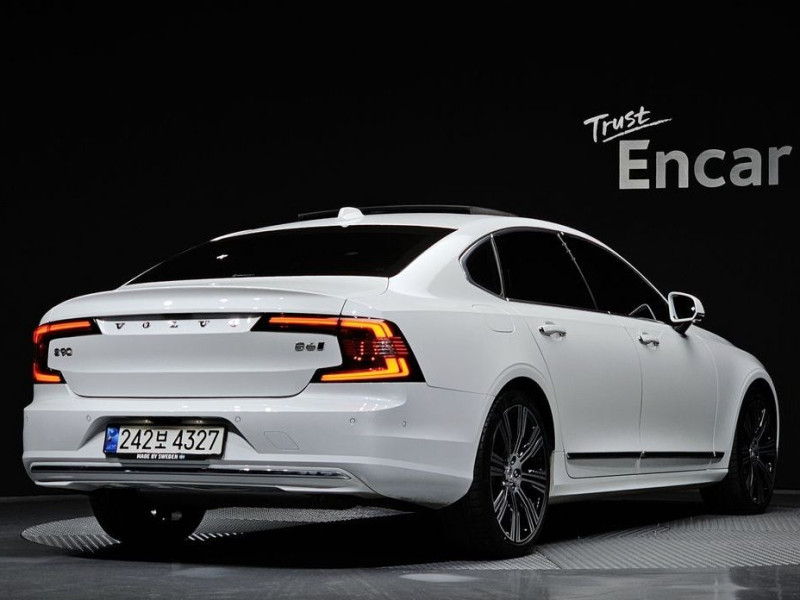 2022 Volvo S90 с пробегом 63 622 км