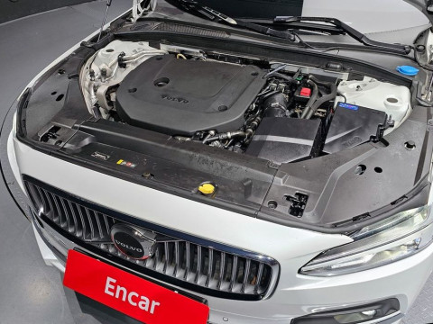 2022 Volvo S90 с пробегом 63 622 км