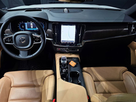 2022 Volvo S90 с пробегом 63 622 км