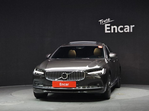 2023 Volvo S90 с пробегом 32 370 км