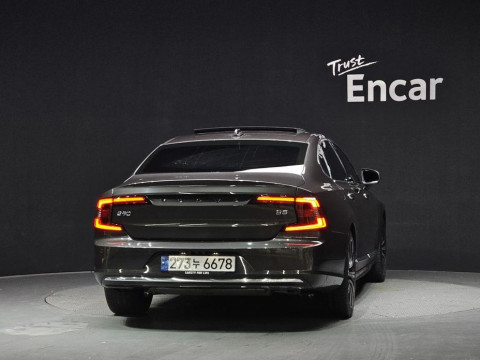 2023 Volvo S90 с пробегом 32 370 км