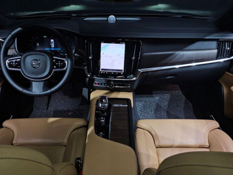 2023 Volvo S90 с пробегом 32 370 км