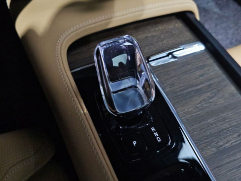 2023 Volvo S90 с пробегом 32 370 км