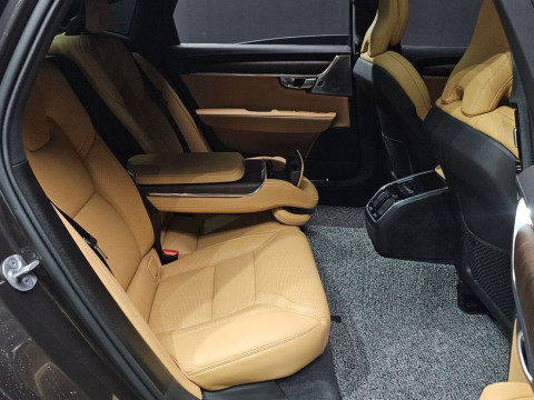 2023 Volvo S90 с пробегом 32 370 км
