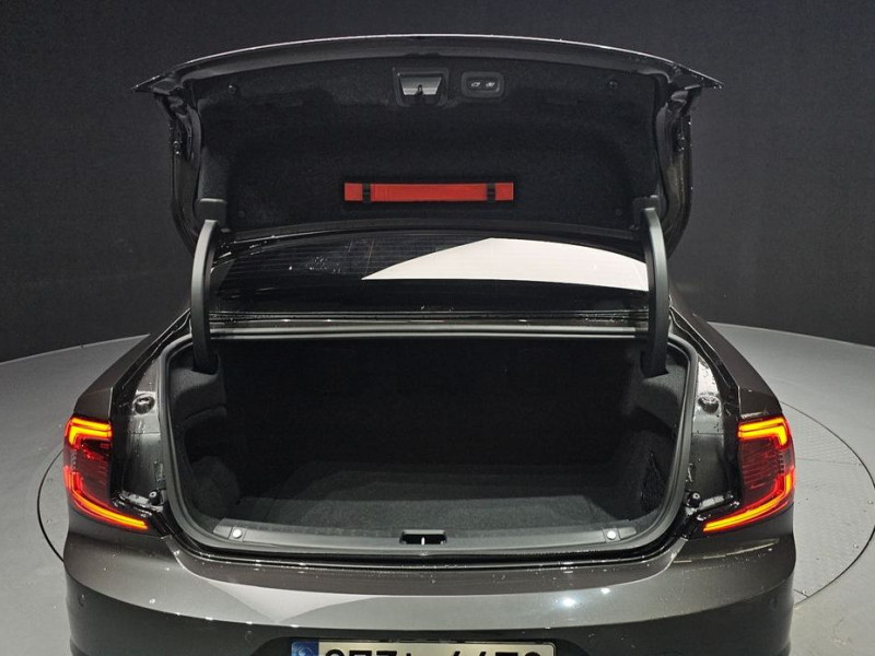 2023 Volvo S90 с пробегом 32 370 км