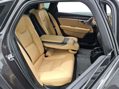 2022 Volvo S90 с пробегом 41 806 км