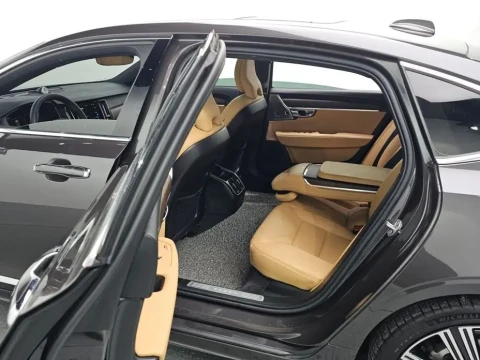 2022 Volvo S90 с пробегом 41 806 км