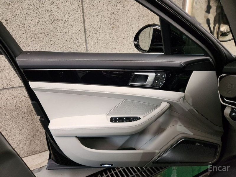 2022 Porsche Panamera с пробегом 22 890 км