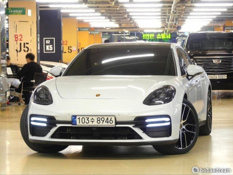 2022 Porsche Panamera с пробегом 42 000 км