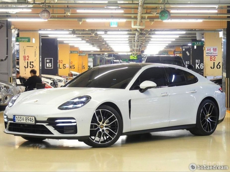 2022 Porsche Panamera с пробегом 42 000 км
