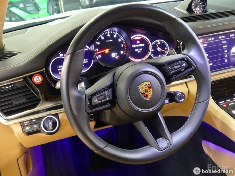 2022 Porsche Panamera с пробегом 42 000 км