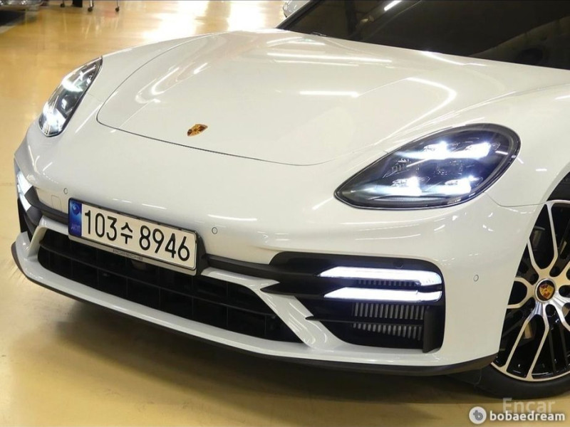 2022 Porsche Panamera с пробегом 42 000 км