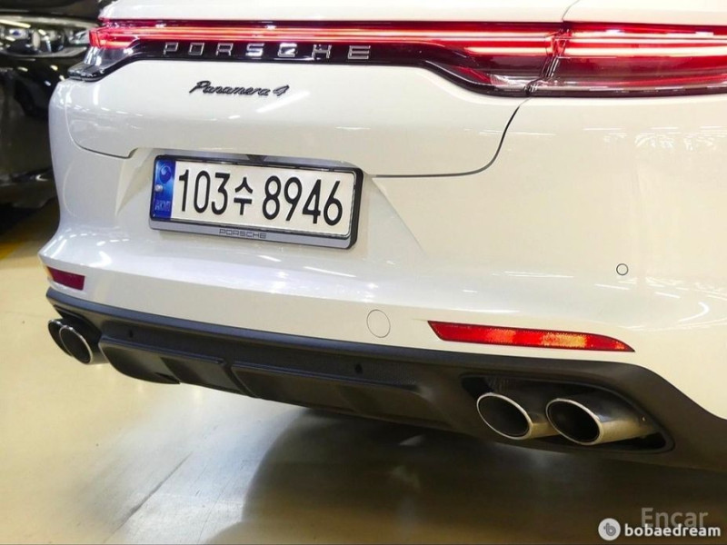 2022 Porsche Panamera с пробегом 42 000 км