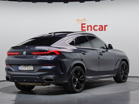 2022 BMW X6 с пробегом 28 003 км