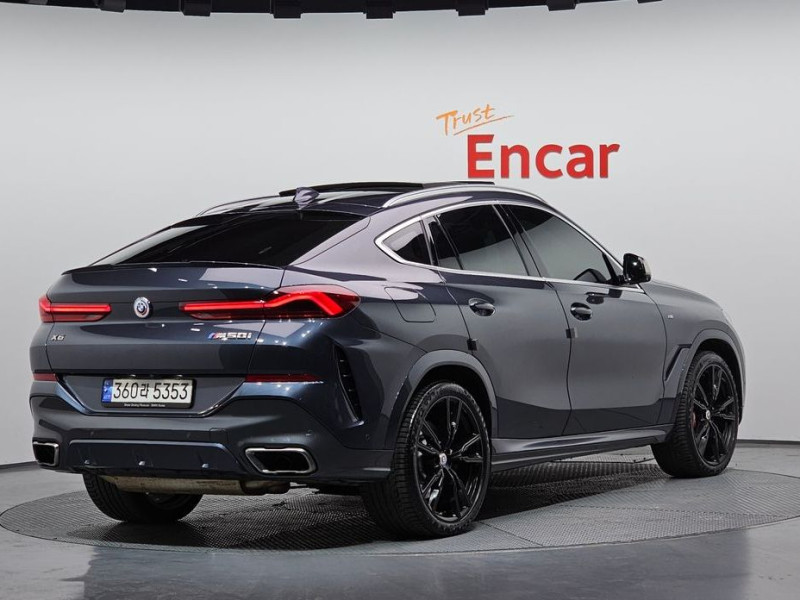 2022 BMW X6 с пробегом 28 003 км