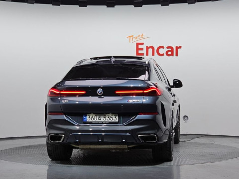 2022 BMW X6 с пробегом 28 003 км