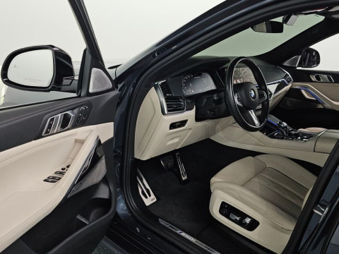 2022 BMW X6 с пробегом 28 003 км