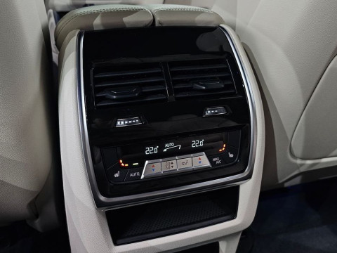 2022 BMW X6 с пробегом 28 003 км