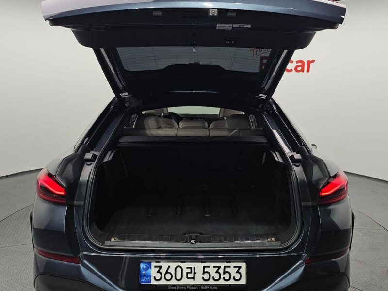 2022 BMW X6 с пробегом 28 003 км