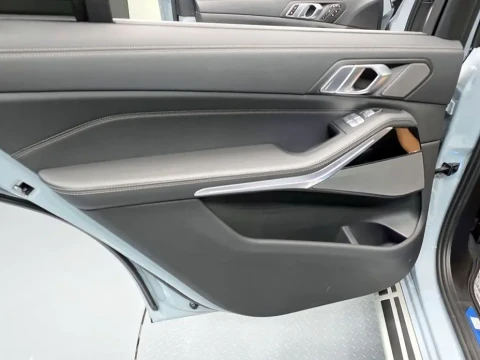 2024 BMW X7 с пробегом 9 737 км