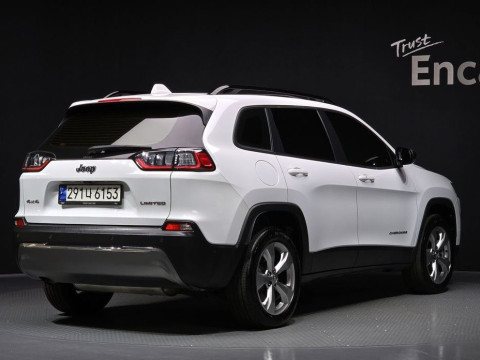 2022 Jeep Cherokee с пробегом 102 399 км