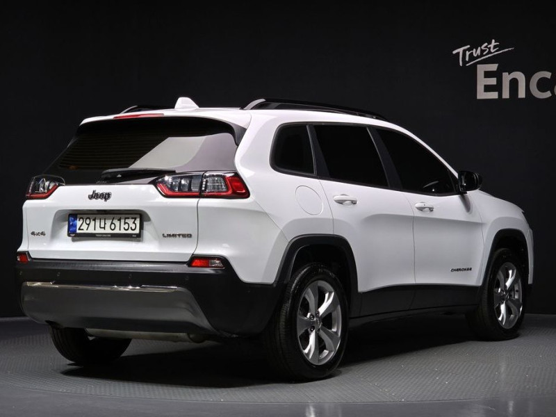 2022 Jeep Cherokee с пробегом 102 399 км