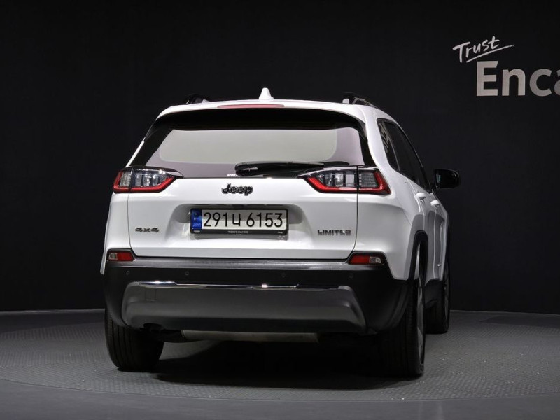 2022 Jeep Cherokee с пробегом 102 399 км